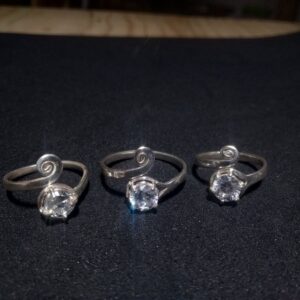Anel Prata Ajustável Zircônia 6mm Garras — Galeria