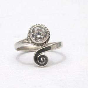 Anel Prata Ajustável Zircônia 6mm Torcido